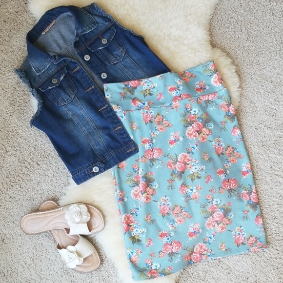 LuLaRoe Dresses & Skirts - LuLaRoe ❤ Roses Cassie Vintage